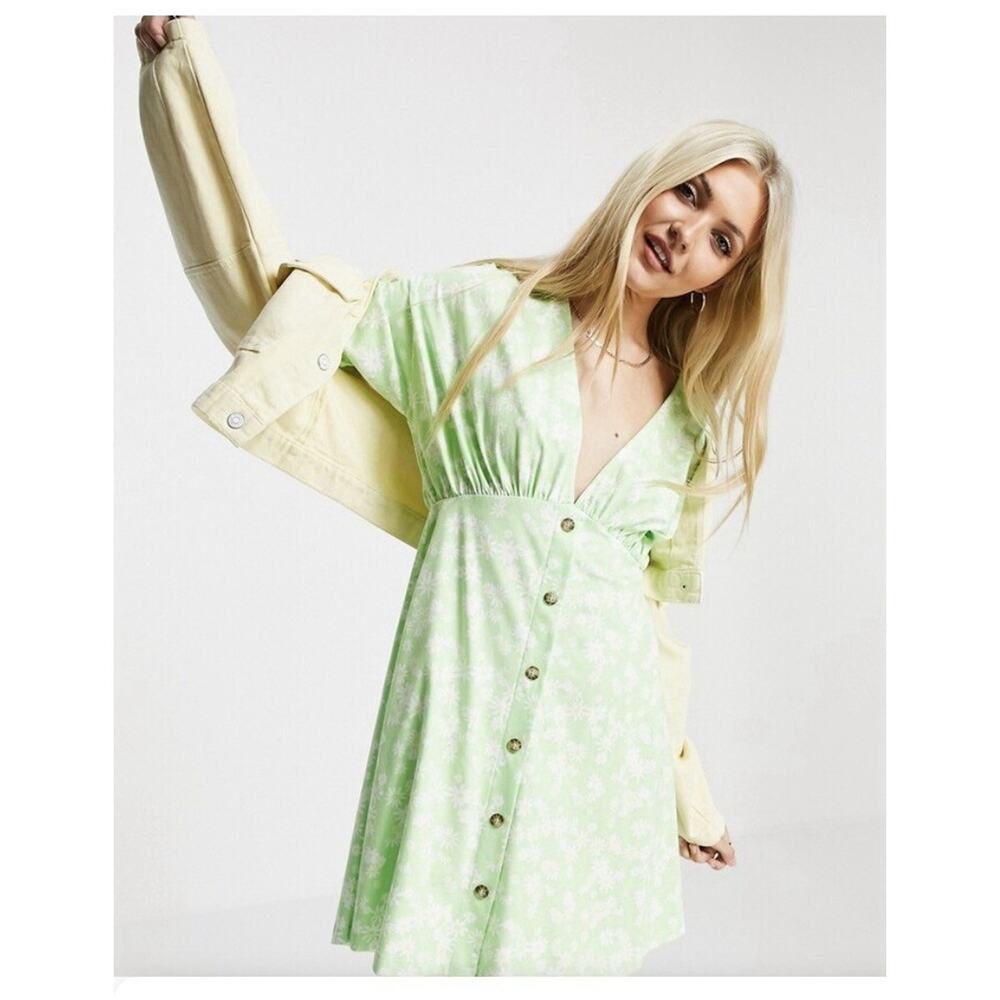 ASOS Design tea dress with horn buttons in green daisy print Size 0/XS Cottage